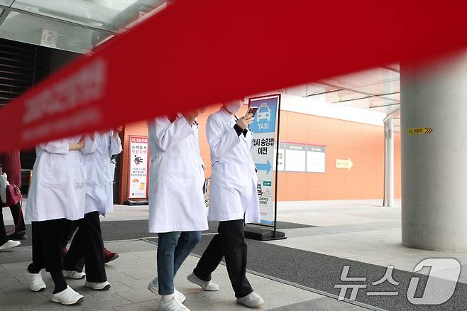 서울의 한 대학병원 의료진의 모습. /뉴스1 ⓒ News1 신웅수 기자