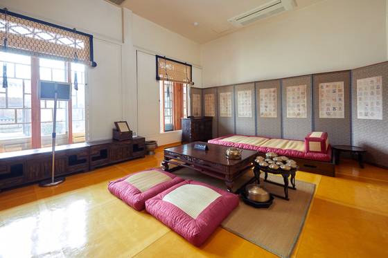 백인제 선생 아내인 최경진 여사가 2008년까지 생활한 안채 안방 모습