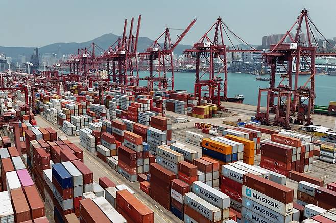 지난달 3일 홍콩 콰이칭항에 수출컨테이너가 쌓여있다. 로이터연합뉴스