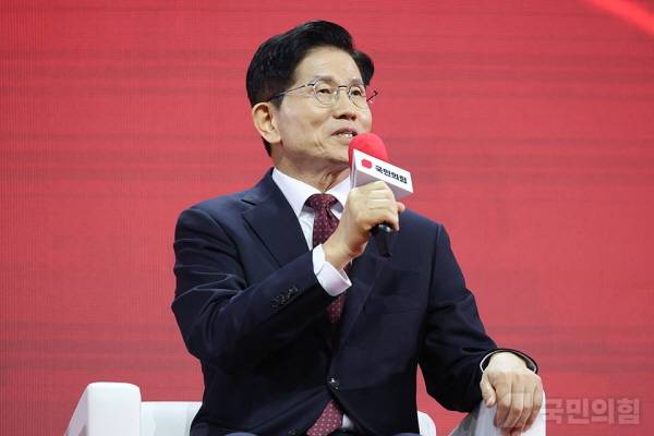 ▲3일 오후 경기도 고양시에 위치한 킨텍스에서 득표율 56.53%의 김문수 후보가 득표율 43.47%의 한동훈 후보를 꺾고 대통령 후보로 뽑혔다. 사진=국민의힘