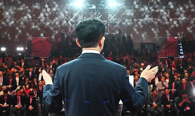 김문수 국민의힘 대통령 후보가 지난 3일 경기 일산 킨텍스에서 열린 제5차 전당대회에서 최종 후보로 확정된 뒤 수락 연설을 하고 있다. 공동취재