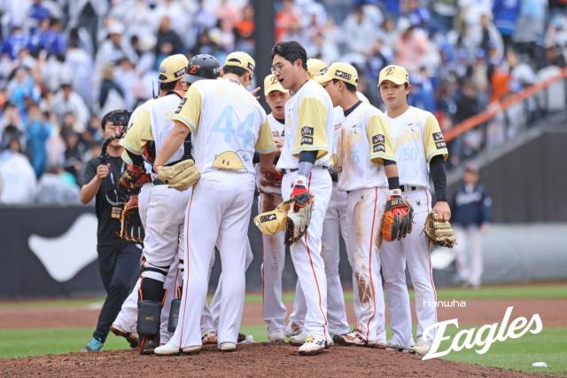 5일 삼성전 승리로 KBO 프로야구 중간 순위 공동 선두에 오른 한화 이글스. 사진 제공=한화 이글스