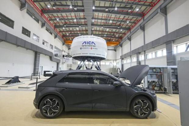 광주시 북구 첨단 3지구 AI(인공지능)집적단지에 설치된 ‘드라이빙 시뮬레이터’가 가동을 앞두고 있다. 국내에서 광주와 과천 국토교통연구인프라 운용원이 보유하고 있는 이 설비의 가격은 112억원에 달한다. 인공지능을 접목해 이동 수단 등의 자율주행 기능을 개발하고 검증하는 첨단 인프라다. <광주일보 자료사진>