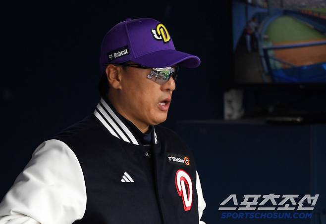 5일 잠실구장에서 열린 두산 베어스와 LG 트윈스의 경기. 두산 이승엽 감독이 경기를 지켜보고 있다. 잠실=박재만 기자 pjm@sportschosun.com/2025.05.05/