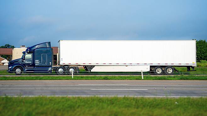 미국에서 무인 자율주행트럭이 정식 운행을 시작했다. 오로라 제공