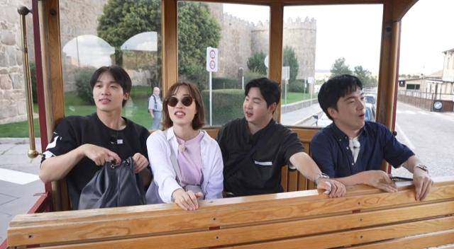 EBS 예능 프로그램 '세상을 비집고-해외원정대'에서 출연진이 스페인을 여행하는 모습. EBS 제공