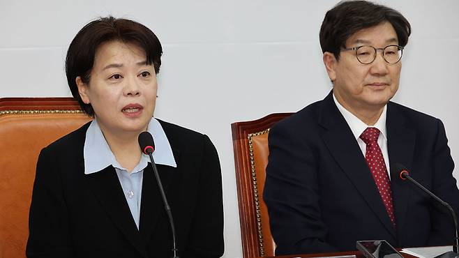 국민의힘 윤희숙 여의도연구원장(왼쪽)