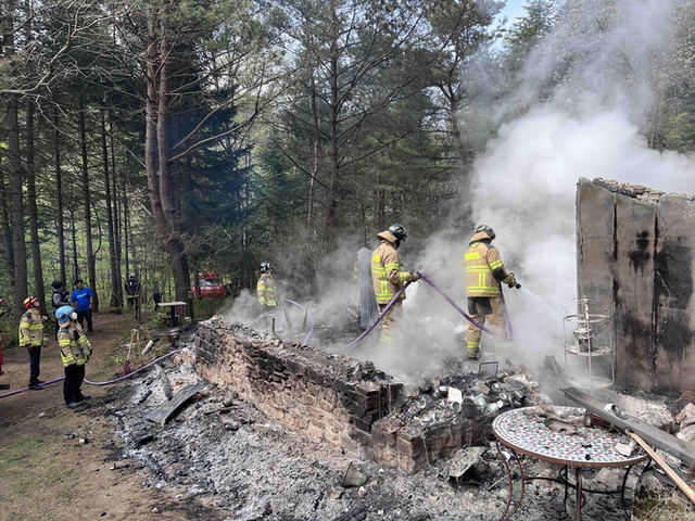 ▲ 6일 오전 8시 17분쯤 평창군 대관령면 병내리의 한 주택에서 불이 났다. 강원소방본부 제공