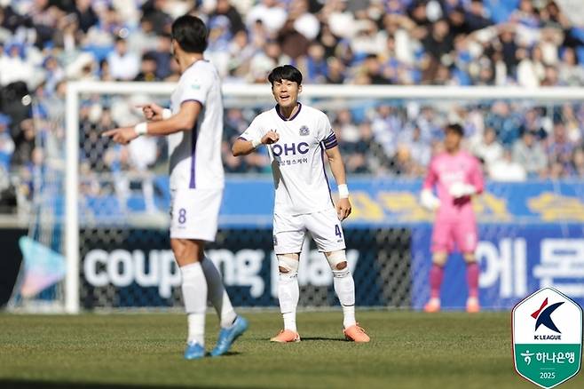 안양 이창용(오른쪽). 사진 | 한국프로축구연맹