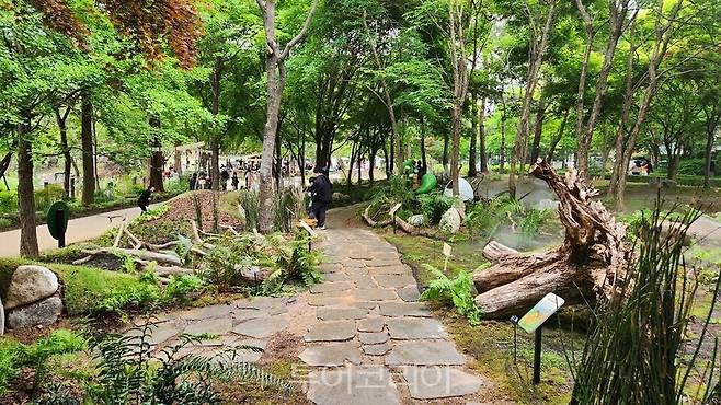 국립생태원이 서울어린이대공원에 조성한 쥐라기 정원 /사진 국립생태원