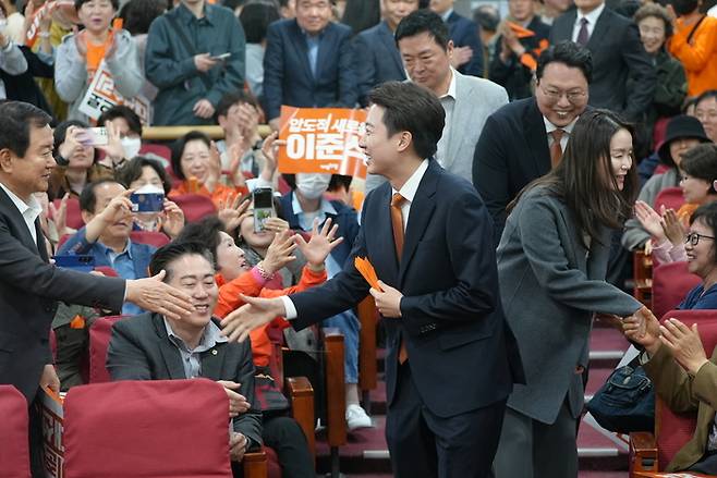 개혁신당 이준석 대선 후보가 3일 서울 영등포구 국회 의원회관에서 열린 '제21대 대통령 선거 필승결의대회'에 들어서고 있다.(사진=연합뉴스)