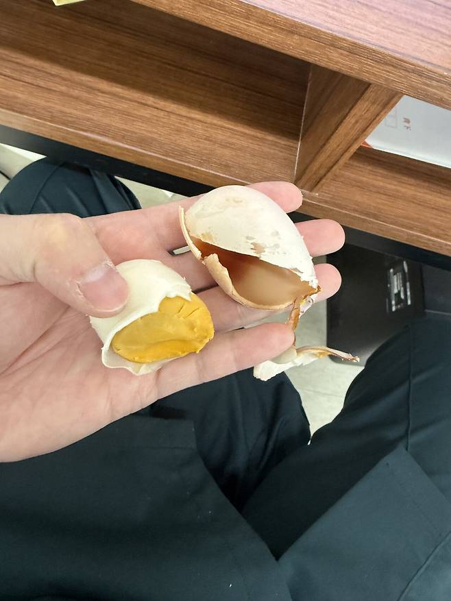 IMG_9927.jpeg 오 구운계란안에 흰자가 두겹이네 쥰내신기함