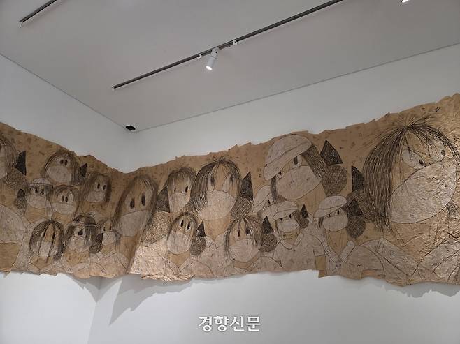 서울 용산구 P21갤러리에 전시된 신민 작가의 ‘유주얼 서스펙트’. 윤승민 기자