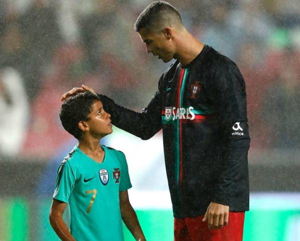 크리스티아누 호날두의 장남 크리스티아누 호날두 주니어가 포르투갈 15세 이하 축구대표팀에 발탁됐다. 사진은 호날두 주니어와 호날두의 모습. /사진=호날두 인스타그램 캡처