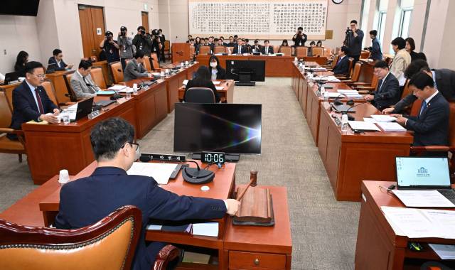 대통령 당선 시 진행 중인 형사재판을 정지하도록 하는 내용의 형사소송법과 내란·김건희·채상병 특검법 등의 심사를 위한 국회 법제사법위원회 법안심사 제1소위원회가 7일 국회에서 열리고 있다. 오승현 기자