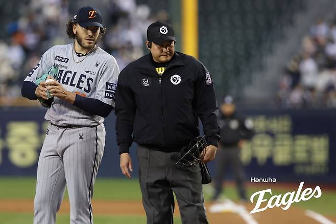 한화 코디 폰세(왼쪽). 사진제공|한화 이글스