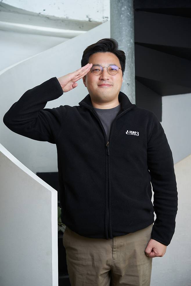 지니TV 오리지널 드라마 ‘신병 3’의 민진기 감독. 사진 스튜디오 지니