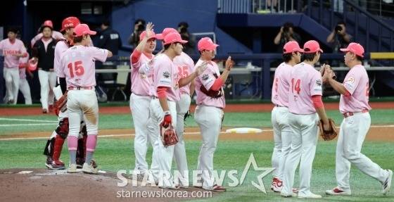 KIA 선수들의 티니핑 유니폼. /사진=강영조 선임기자