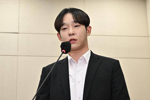 아이돌 그룹 '위너' 출신 남태현씨가 2023년 10월 12일 국회에서 열린 보건복지위원회 보건복지부에 대한 국정감사에서 의원 질의에 답변하고 있다. 고영권 기자