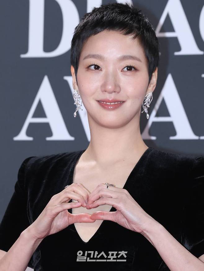 배우 김고은이 29일 오후 서울 영등포구 KBS에서 열린 제45회 청룡영화상 레드카펫 행사에 참석해 포즈를 취하고 있다. '청룡영화상'은 한국영화의 질적 향상을 꾀하고 영화산업의 발전을 진흥발전을 위한다는 취지 아래 만들어진 영화제. 서병수 기자 qudtn@edaily.co.kr /2024.11.29/
