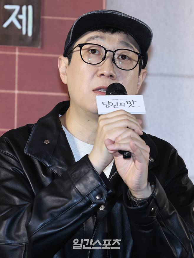 한준희 크리에이터가 8일 오후 서울 마포구 스탠포드호텔에서 열린 지니TV 오리지널 '당산의 맛' 제작발표회에 참석해 인사말을 하고 있다. '당신의 맛'은 식품 기업을 물려받기 위해 작은 식당을 인수 합병하는 '레시피 사냥꾼'이 된 재벌 상속남 한범우와 전주에서 간판도 없는 원테이블 식당을 운영 중인 똥고집 셰프 모연주의 전쟁 같은 키친 타카 성장 로맨스. 오는 12일 밤 10시 첫 방송. 서병수 기자 qudtn@edaily.co.kr /2025.05.08/