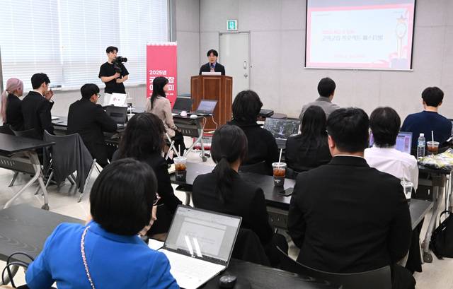 자립준비청년이 지난달 29일 서울 금천구 이랜드 본사에서 열린 ‘굿럭굿잡 ESI 프로젝트 대회’에서 여행 플랫폼과 연계한 홍보 전략 등을 발표하고 있다. 김지훈 기자