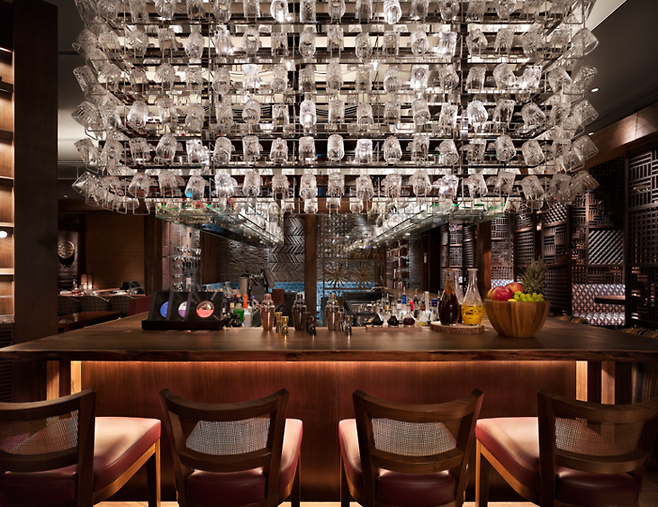 파크 하얏트 서울의 더 팀버 하우스, 2024 아시아 50 베스트 바 ‘앨리스 청담’과 게스트 바텐딩 / 사진=파크 하얏트 서울