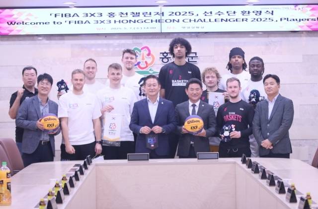 지난 7일, 홍천군청을 찾은 체코, 독일 선수단은 신영재 홍천군수, 신은섭 홍천군체육회장, 신재영 홍천군체육회부회장을 만나 차담회를 진행했다. 사진=KXO 제공