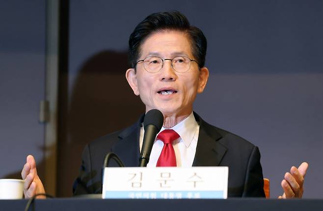 (서울=뉴스1) 박세연 기자 = 김문수 국민의힘 대선 후보가 8일 서울 중구 프레스센터에서 열린 관훈클럽 토론에 참석해 단일화 관련 질의에 답하고 있다. 2025.5.8/뉴스1 Copyright (C) 뉴스1. All rights reserved. 무단 전재 및 재배포, AI학습 이용 금지. /사진=(서울=뉴스1) 박세연 기자