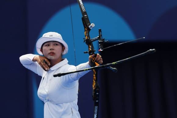 한국 양궁 국가대표 임시현이 지난해 8월 3일(한국시간) 프랑스 파리 레쟁발리드에서 열린 파리올림픽 양궁 여자 개인전 16강을 치르고 있다. 파리 박지환 기자