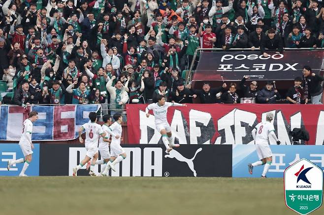 주민규(대전하나시티즌)가 득점 후 세리머니를 하고 있다. 사진=한국프로축구연맹