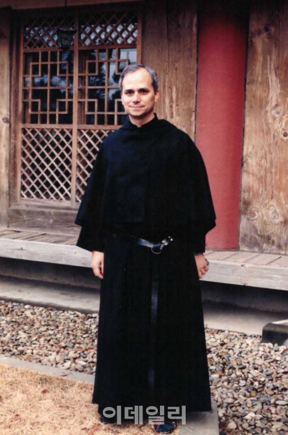 성 아우구스티노 수도회 한국지부가 공개한 레오 14세 신임 교황의 과거 방한 당시 모습(사진=성 아우구스티노 수도회 한국지부)