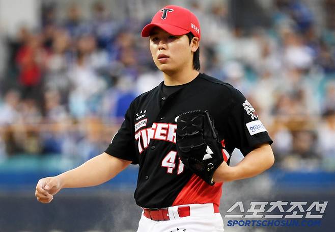 24일 대구 라이온즈파크에서 열린 삼성 라이온즈와 KIA 타이거즈의 경기. KIA 황동하가 숨을 고르고 있다. 대구=박재만 기자 pjm@sportschosun.com/2025.04.24/