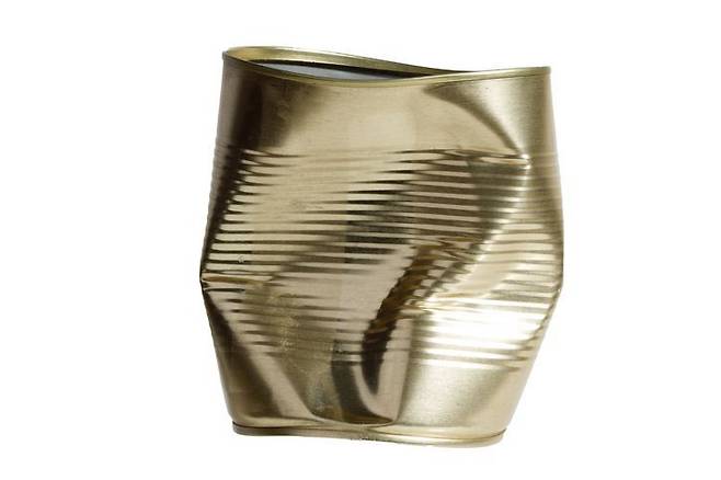 캔 일부가 움푹 들어가 있거나 개봉했을 때 액체가 뿜어져 나오는 경우 유해 박테리아에 오염돼있다는 신호일 수 있다고 설명했다. 게티이미지