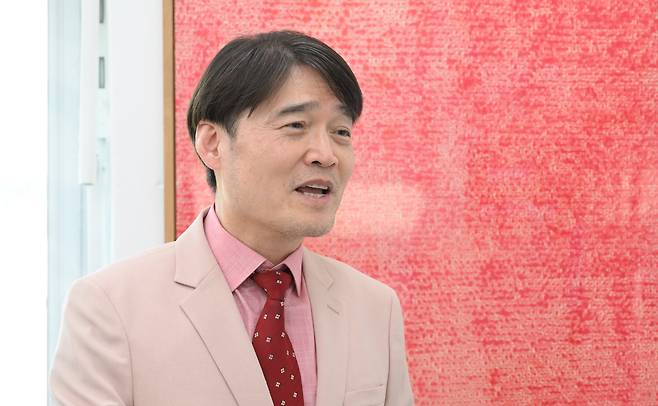 8일 오후 서울 서초구 법무법인 서휘에서 김익현 변호사가 본지와 인터뷰하고 있다./고운호 기자