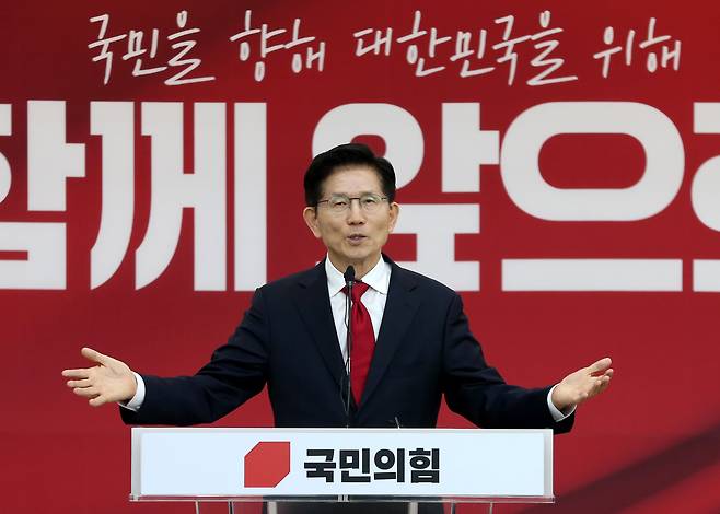 김문수 국민의힘 대통령 후보가 9일 경기 수원시 국민의힘 경기도당에서 열린 경기도당 선거대책위원회 발대식에서 인사말을 하고 있다. /뉴스1