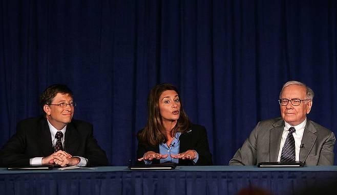 빌 게이츠, 멀린다, 워런 버핏. 사진=게티이미지코리아.