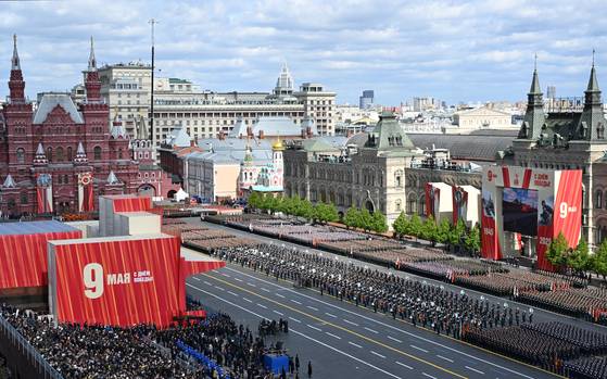 9일(현지시간) 러시아 모스크바 붉은광장에서 열린 열병식의 모습. 로이터=연합뉴스