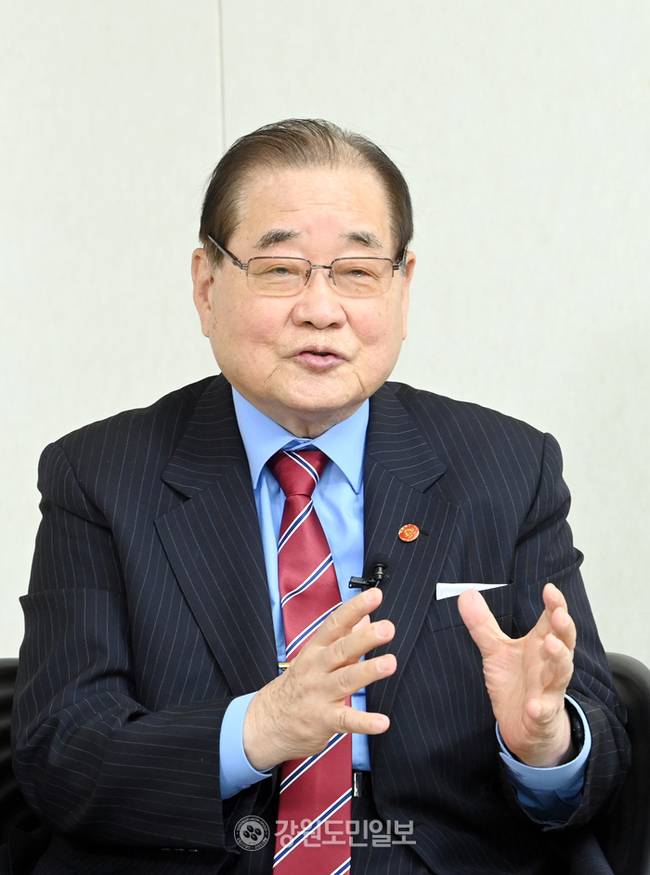 ▲ 이종찬 광복회장이 9일 강원도민일보 스튜디오에서 인터뷰를 하고 있다. 서영 기자