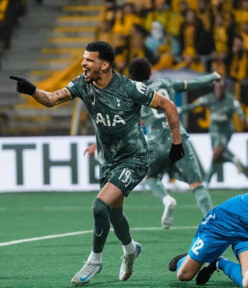 골을 넣고 기뻐하는 도미닉 솔란케. /사진=토트넘 공식 SNS 갈무리