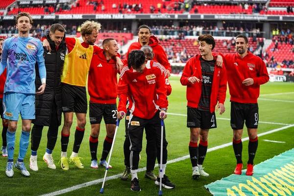 목발을 짚은 모습의 FC 우니온 베를린 윙포워드 정우영. 사진┃FC 우니온 베를린