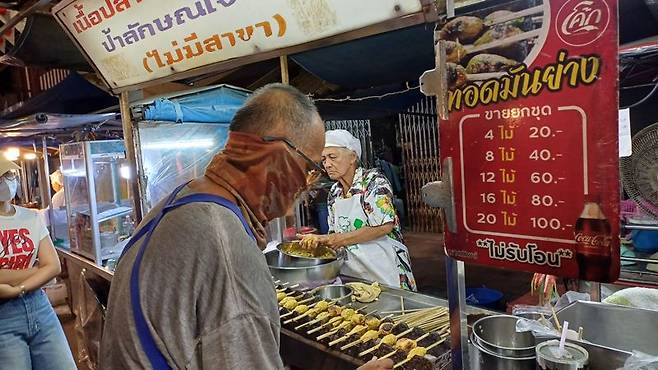 한국식 어묵과 비슷한 길거리 간식.
