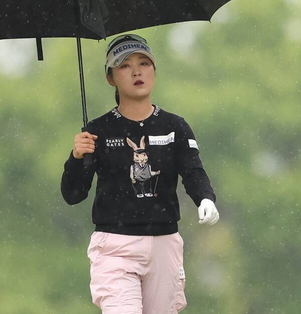 2025년 한국여자프로골프(KLPGA) 투어 NH투자증권 레이디스 챔피언십에 출전한 이예원 프로가 1라운드에서 경기하는 모습이다. 사진제공=KLPGA