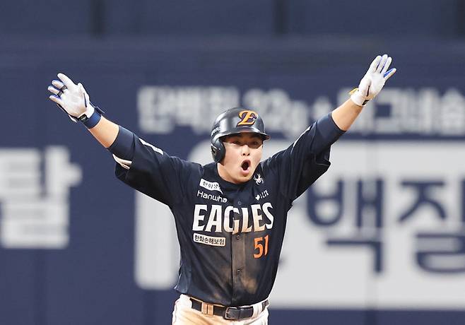 11일 키움과 경기에서 9회초 적시타를 친 뒤 기뻐하는 한화 문현빈
