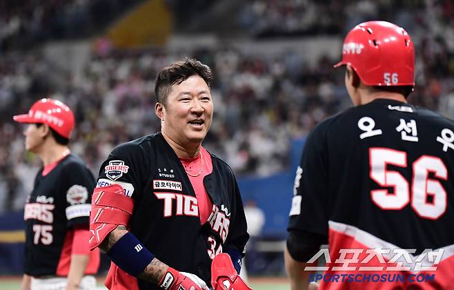 2타점 3루타 날린 최형우.