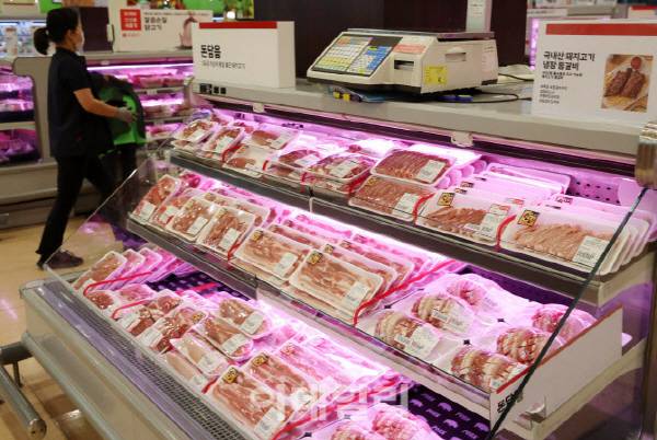 매장에 진열된 돼지고기.