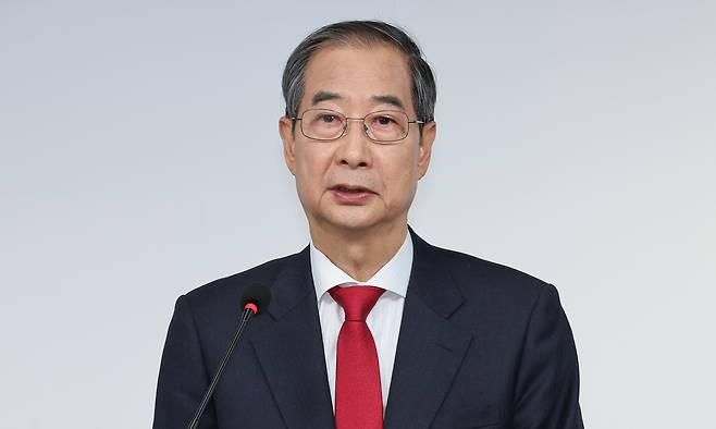 국민의힘에 입당한 한덕수 전 총리가 지난 10일 서울 여의도 중앙당사에서 현안 관련 긴급 기자회견을 하고 있다. 뉴스1