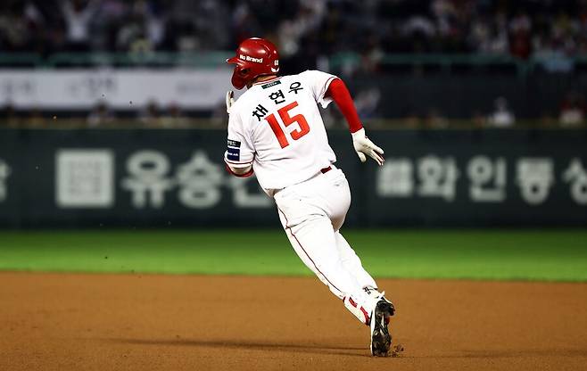 ▲ 결정적인 3루타로 팀 타선을 깨우며 역전의 발판을 놓은 채현우 ⓒSSG랜더스