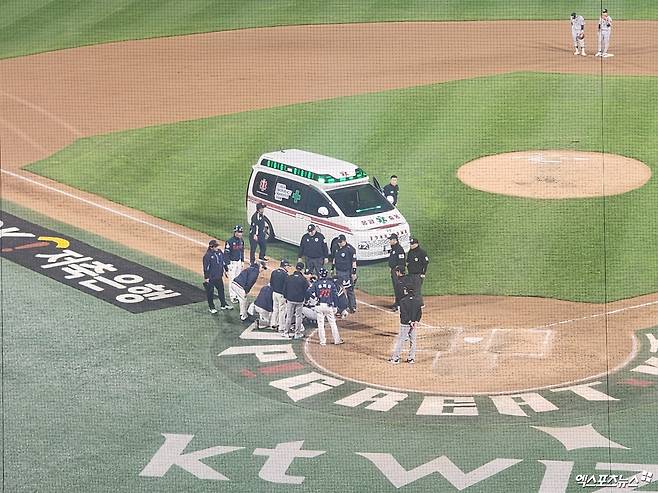 롯데 포수 손성빈은 11일 수원KT위즈파크에서 열린 '2025 신한 SOL Bank KBO 리그' KT와 더블헤더 2경기에서 대수비로 교체 출전했다. 8회초 상대 구원 투수 손동현의 포크볼에 머리를 맞았지만, 정상적으로 경기를 끝냈다. 수원, 박정현 기자