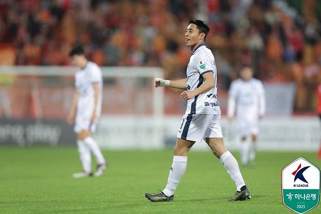 11일 강원FC와 경기에서 골을 넣은 뒤 세레머니하는 김천상무 이동준